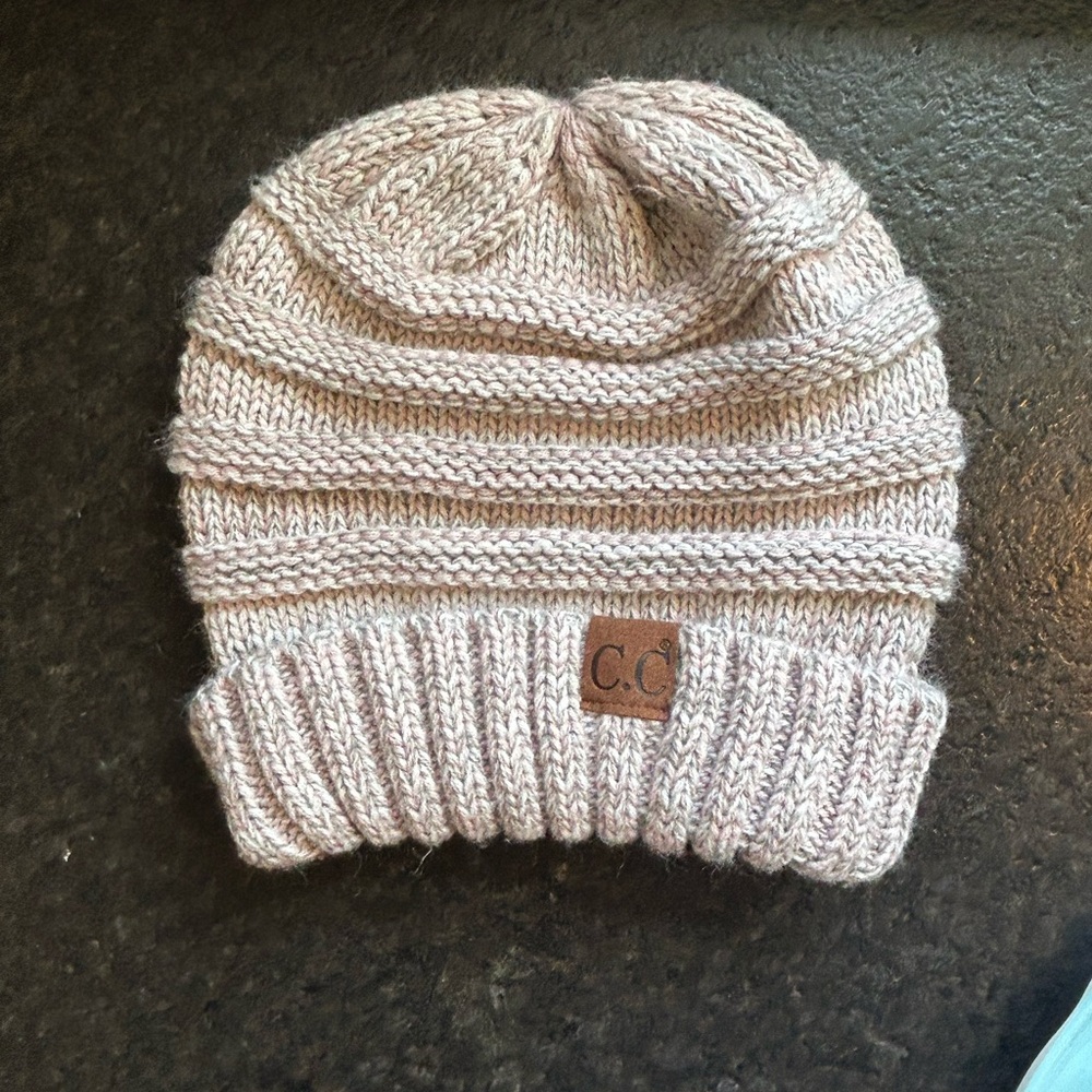 Women’s oversized/slouchy CC beanie